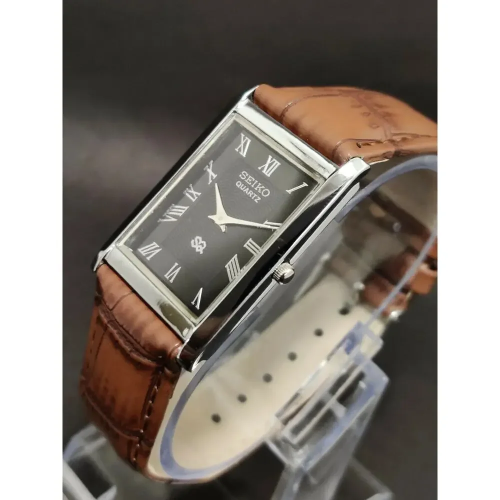 Vintage Style Seiko Quartz Mens Silver Watch & Black accents W/ Leather Strap
